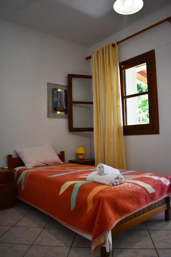 Theano Apartments Stoúpa Dış mekan fotoğraf