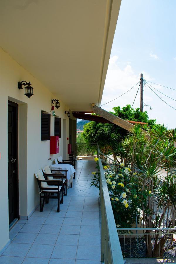 Theano Apartments Stoúpa Dış mekan fotoğraf