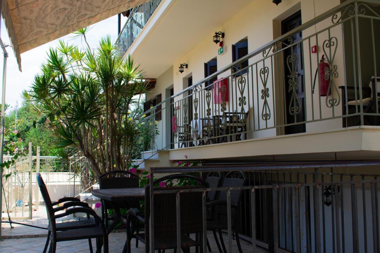 Theano Apartments Stoúpa Dış mekan fotoğraf